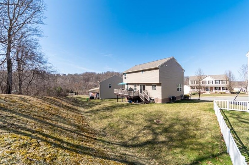 141 Broadstone Dr, Seven Fields, PA 16046-5210