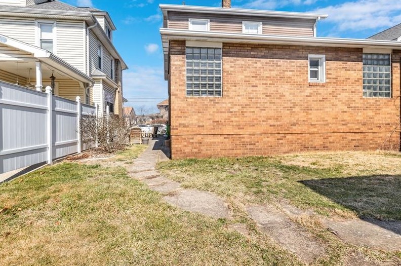 934 Atlantic Ave, Monaca PA 15061-2109 exterior