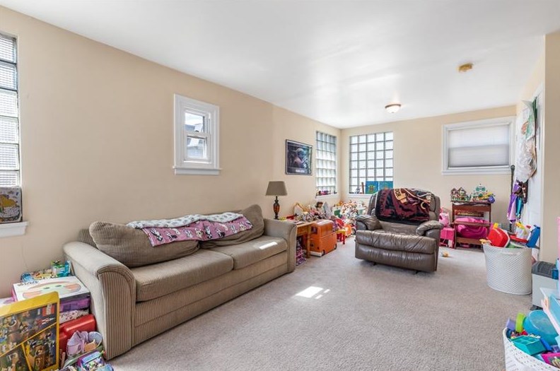 934 Atlantic Ave, Monaca PA 15061-2109 exterior