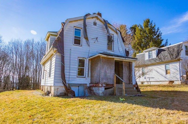 257 Wintergreen Dr, Butler PA  16001-2768 exterior