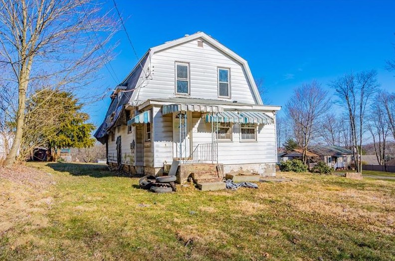257 Wintergreen Dr, Butler, PA 16001-2768