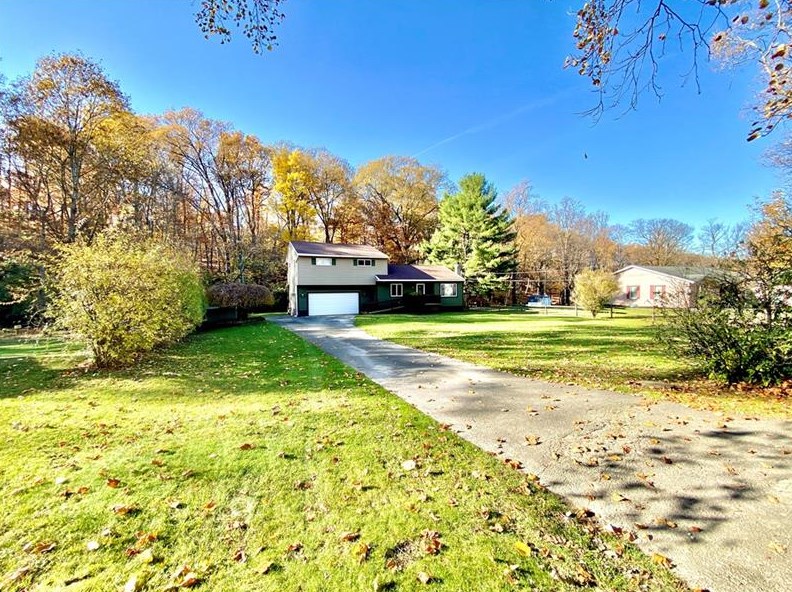 152 Gallo Ln, Hopwood, PA 15445