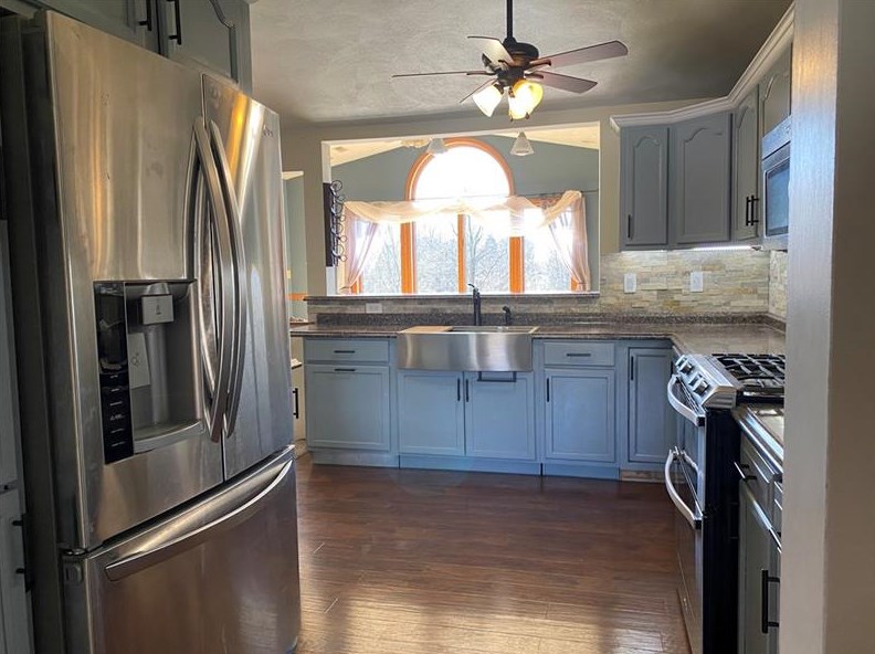 8 Janette Cir, North Huntingdon, PA 15642-8922
