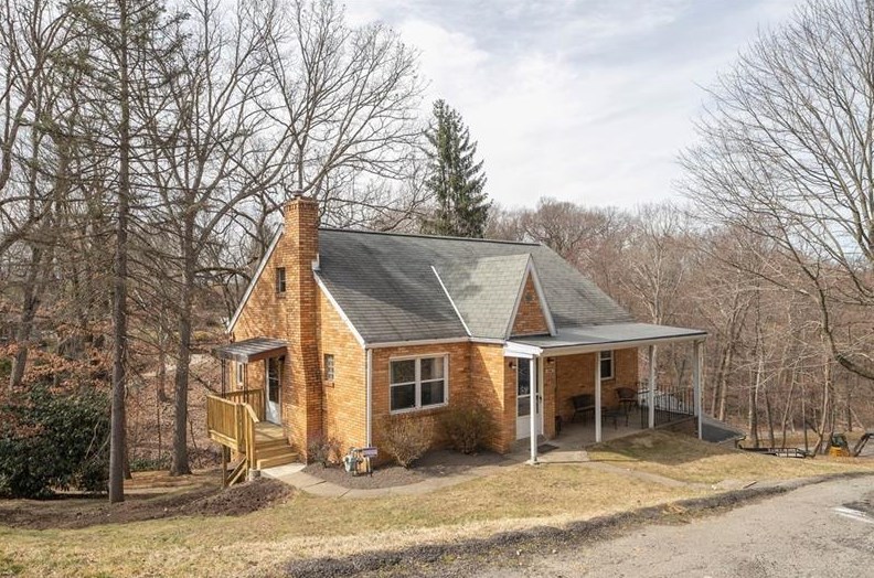 1541 Woodside Dr, Ambridge, PA 15003