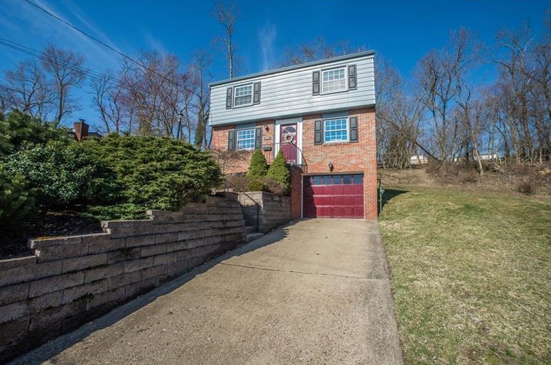 5890 Dublin Rd, Bethel Park, PA 15102-1326