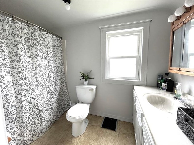 941 Maple Ave, Washington PA 15301-1818 exterior