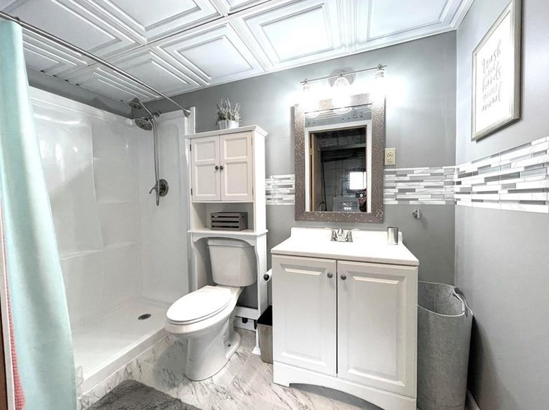 941 Maple Ave, Washington PA 15301-1818 exterior