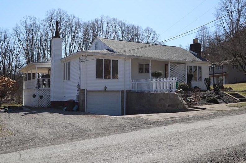 664 Hillville Rd, Karns City, PA 16041