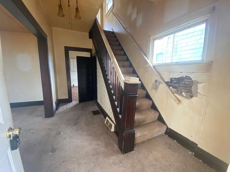 25 Vernon St, Oliphant Furnace, PA 15401-4039