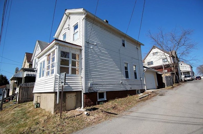 849 Hazlett Ave, Brackenridge, PA 15014-1053