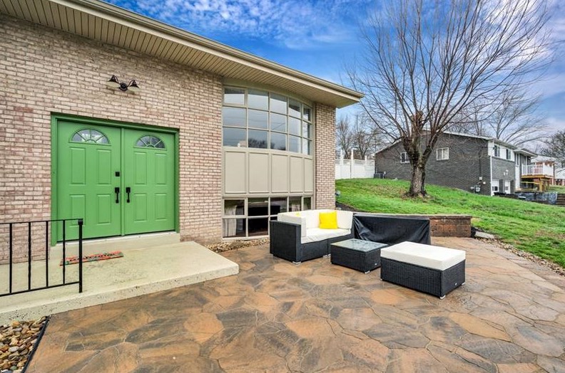 1925 Sample Rd, Allison Park, PA 15101-2813