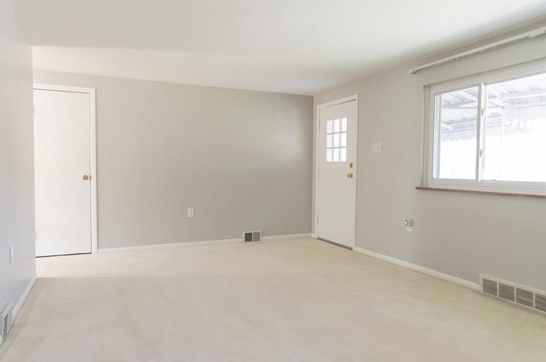 1894 Oakbine Ave, Moon Twp, PA 15108-3042