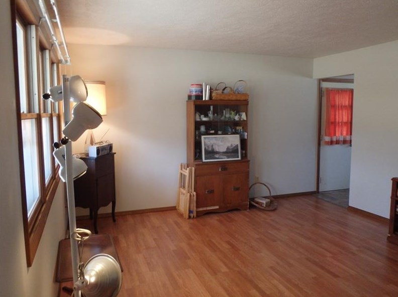 323 Chestnut Dr, Butler, PA 16001-1205