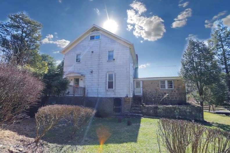 1119 Lux Rd, Jeannette, PA 15644