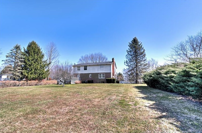 902 Orchard Park Dr, Gibsonia, PA 15044