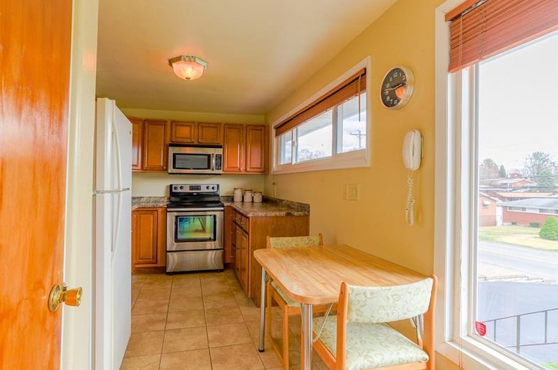 642 Garden City Dr, Monroeville PA  15146-1145 exterior
