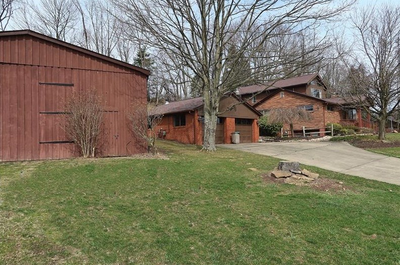 380 Richmond Dr, Jeannette, PA 15644
