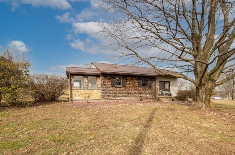 115 Muddy Creek Dr, Butler, PA 16001-0717