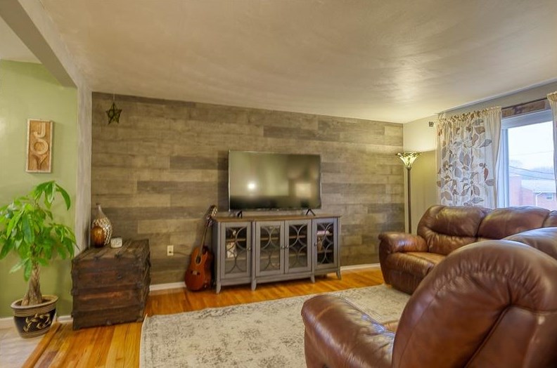 257 Hill Rd North, Noblestown, PA 15071