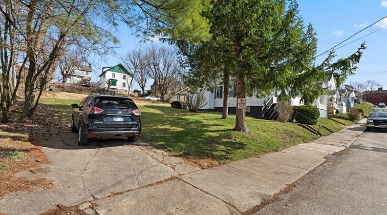 8 Kennedy Ave, Washington, PA 15301-3305