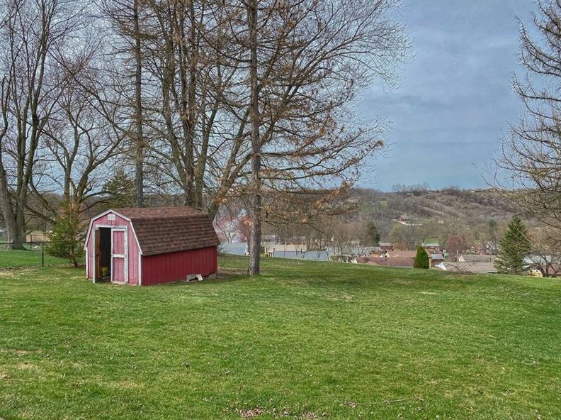 24 Rolling Hills Ave, North Huntingdon, PA 15642-3221