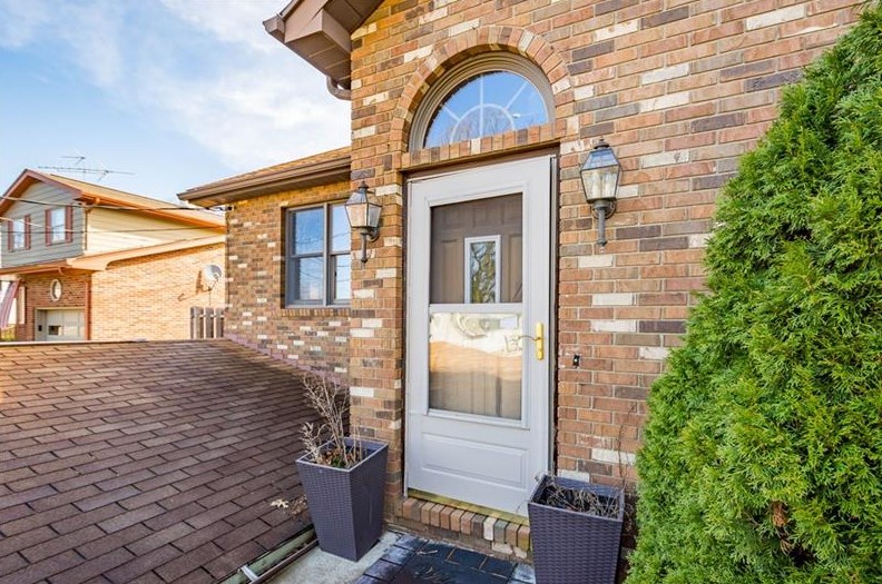 1014 Highland Ave, Beaver Falls, PA 15010-2852