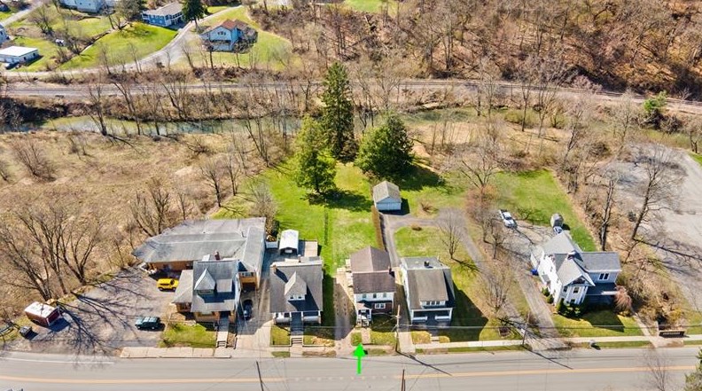 332 Washington St, Evans City, PA 16033-1068