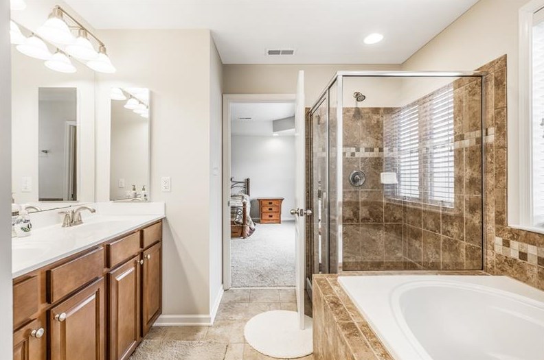 213 Old Hickory Rd, Zelienople PA  16063-4015 exterior