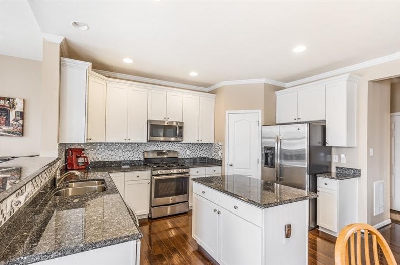 213 Old Hickory Rd, Zelienople PA  16063-4015 exterior