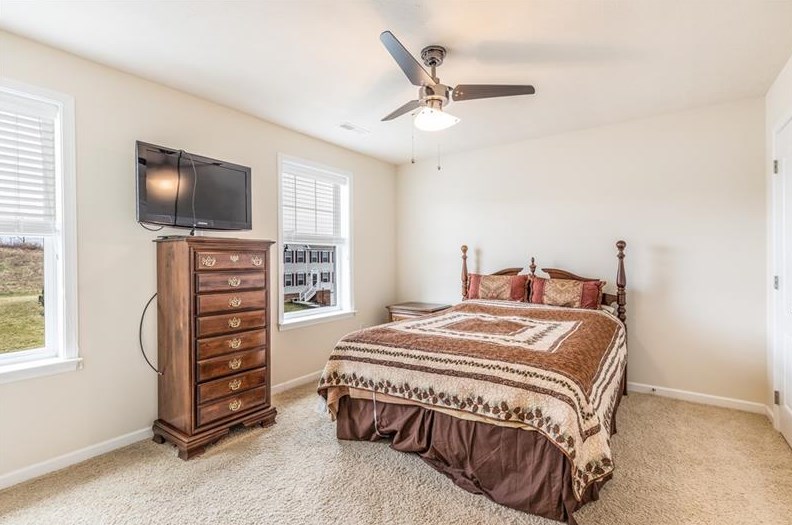 213 Old Hickory Rd, Zelienople PA  16063-4015 exterior