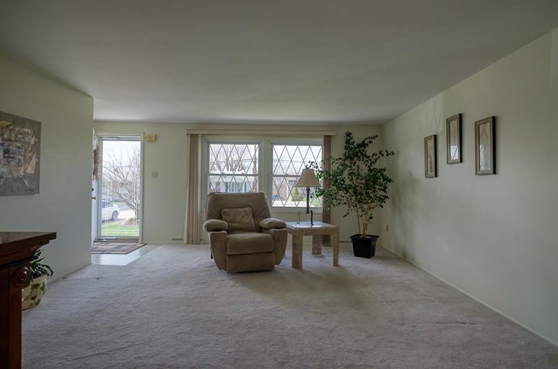 114 Farmcrest Dr North, Noblestown, PA 15071
