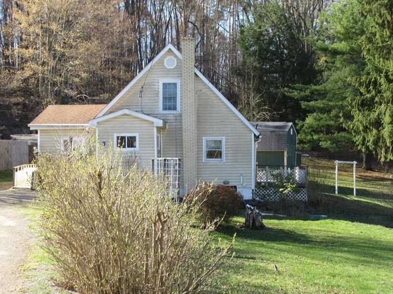 224 Pine Dr, Butler, PA 16002-9242