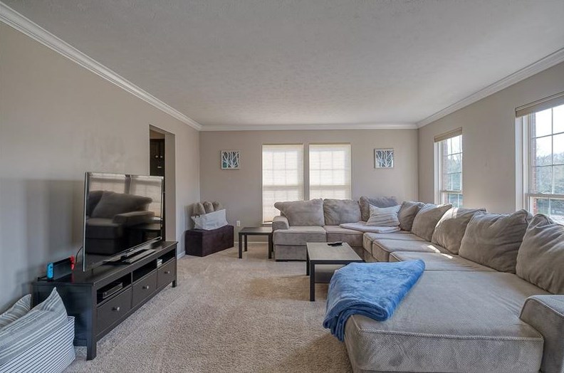8506 Club Side Dr, Seven Fields, PA 16046