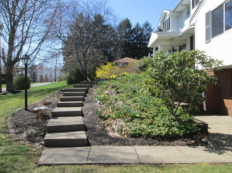 125 Summers Dr, Beaver Falls, PA 15010