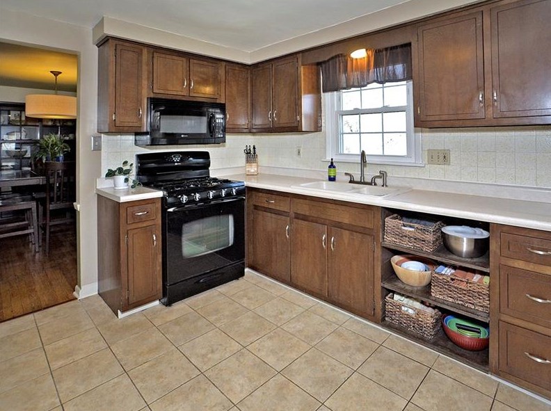 208 Rush Valley Rd, Monroeville, PA 15146-4309