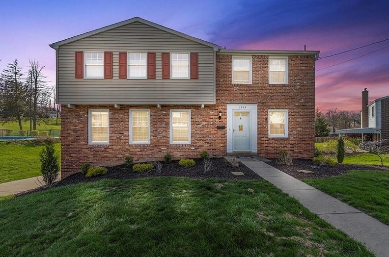 1388 Falla Dr, Bethel Park, PA 15102-3604