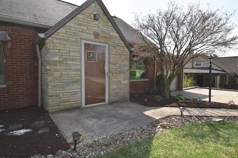 7195 Baptist Rd, Bethel Park, PA 15102-3923