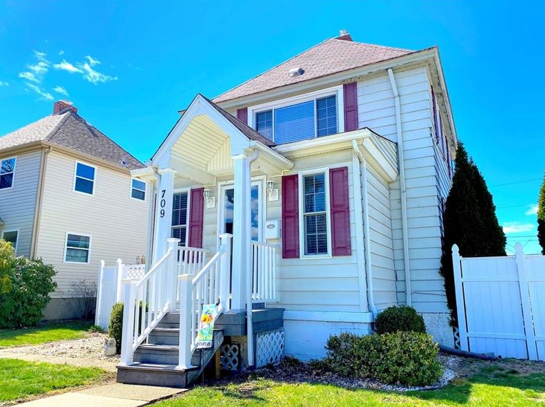 709 Jefferson Ave, Jeannette, PA 15644