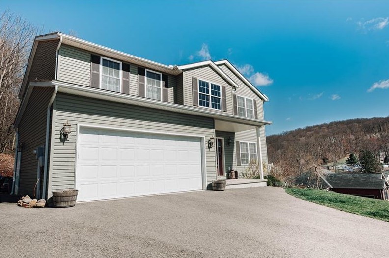 104 Crystal Dr, Indiana, PA 15701-9723