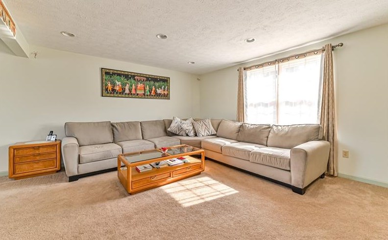 106 Frontenac Rd, New Kensington, PA 15068-9370