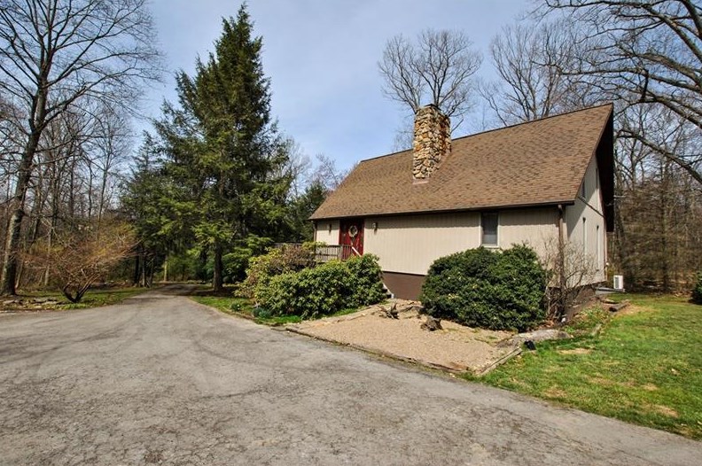 630 Winfield Rd, Cabot, PA 16023