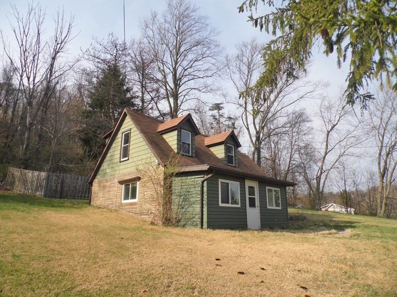 229 White School Rd, Greensburg, PA 15601-8539