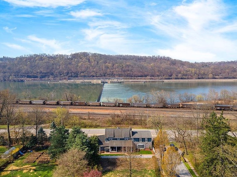 200 Church Ln, Sewickley, PA 15143-1012