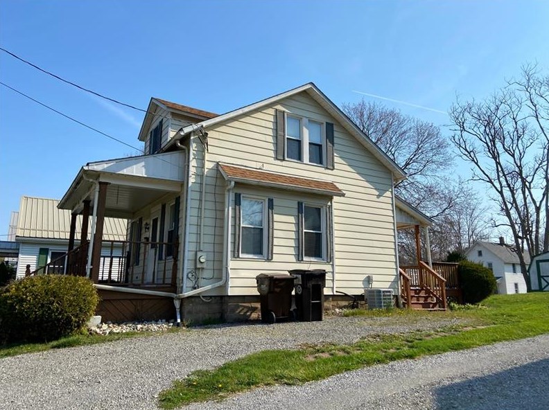 104 W Washington Blvd, Grove City, PA 16127