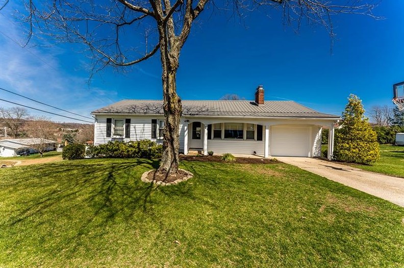 21 Shady Dr, Indiana, PA 15701-3206