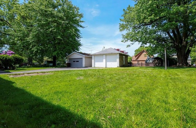 424 Service Ave, Hermitage PA  16146-3112 exterior