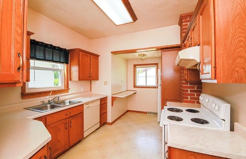 424 Service Ave, Hermitage PA  16146-3112 exterior