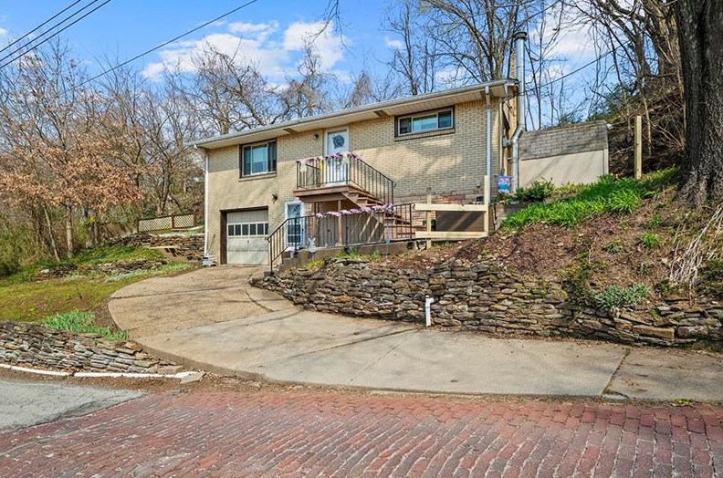 1301 Oak Ave, Turtle Creek, PA 15145-1794