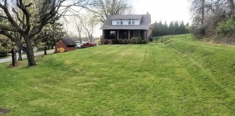 570 Robbins Station Rd, North Huntingdon, PA 15642