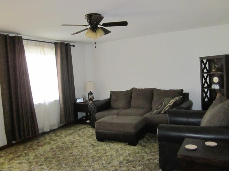 1125 Parkside Dr, Brackenridge, PA 15014-1208